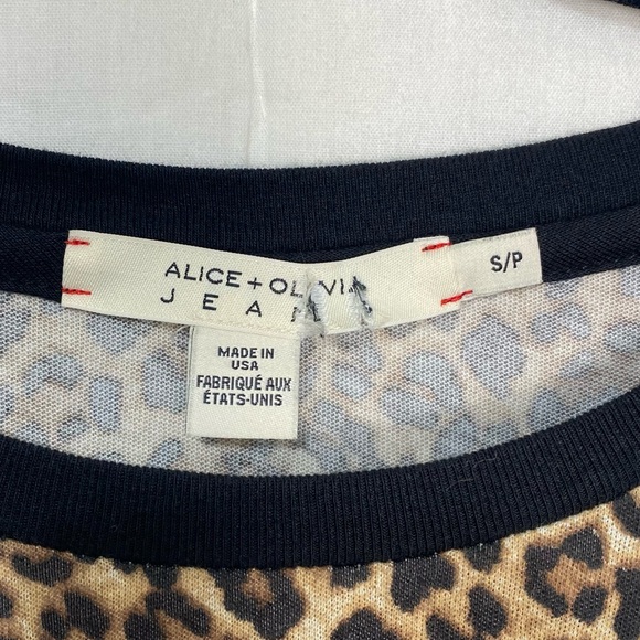 Alice + Olivia Kiss Patchwork Graphic Tee - Picture 11 of 14